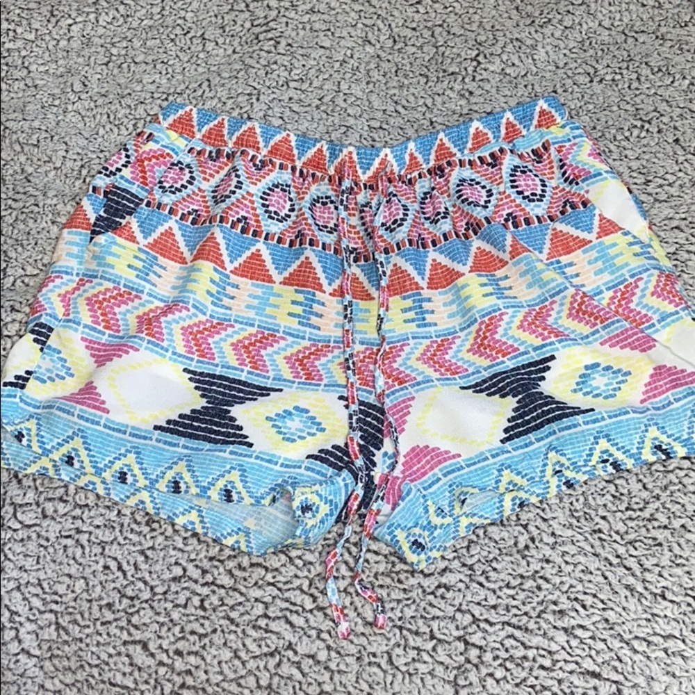 No boundaries aztec patterned shorts (XS)